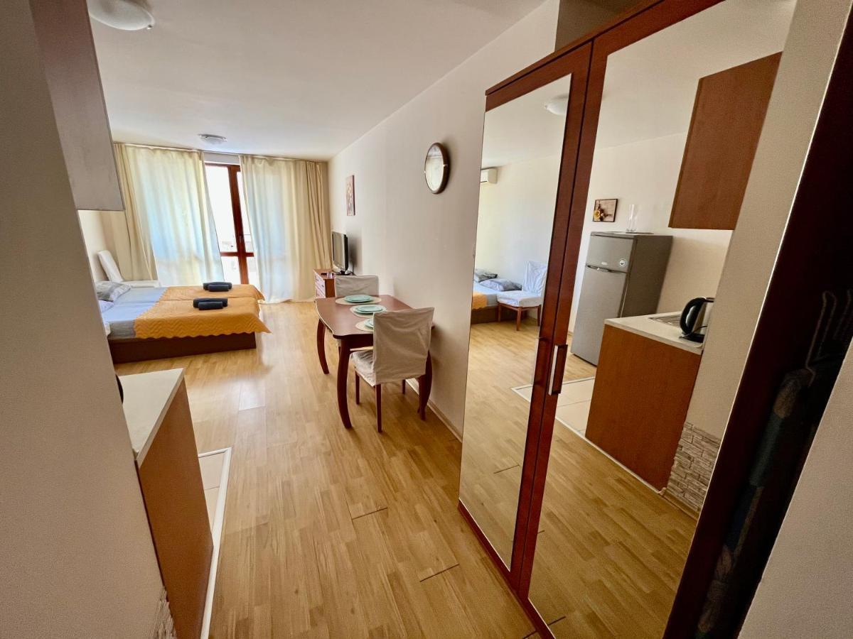 Alexandr Apartments Vigo เนเซบาร์ ภายนอก รูปภาพ